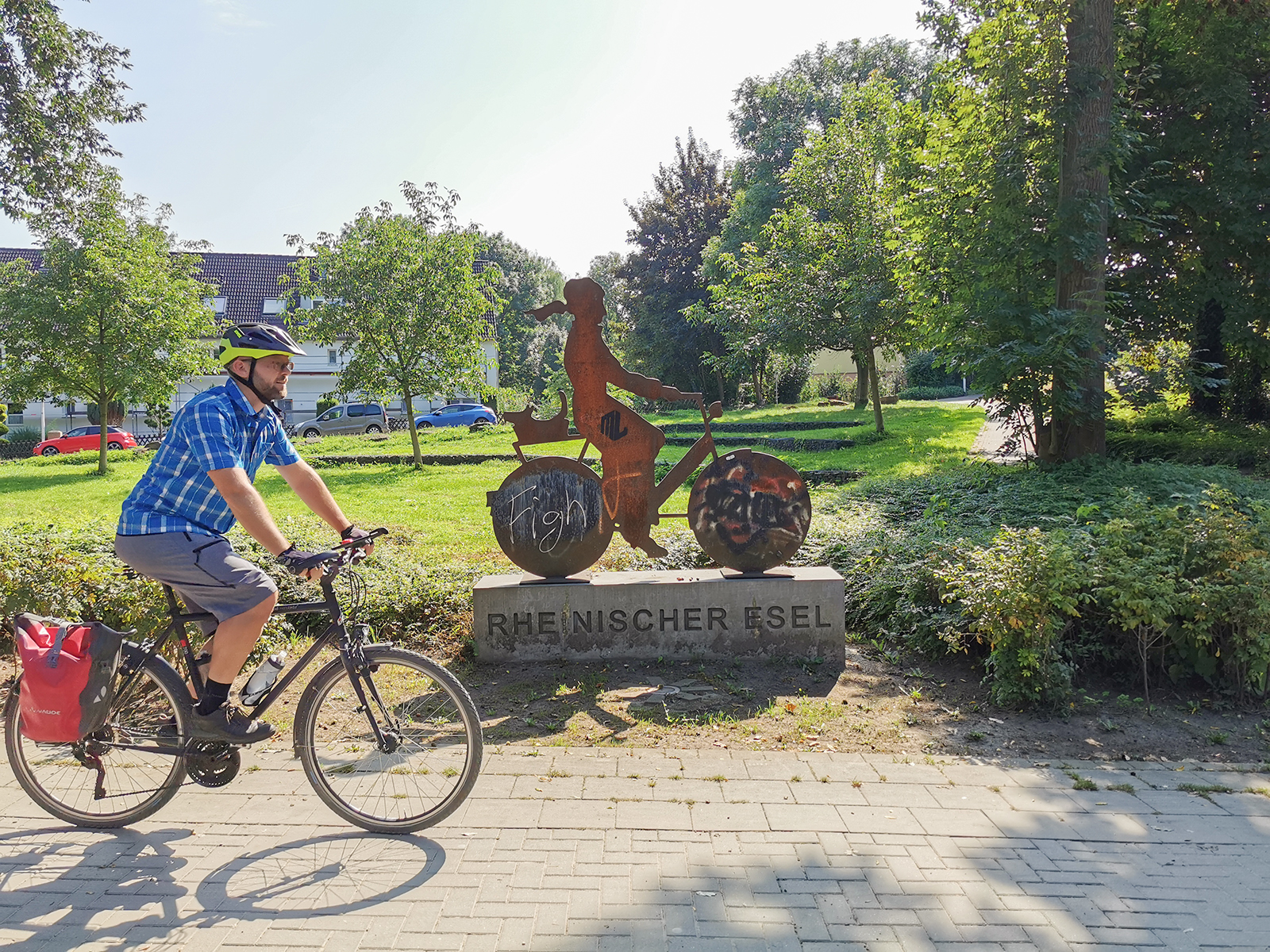 Das Foto zeigt einen Radfahrer auf der Bahntrassen Rheinischer Esel in Witten