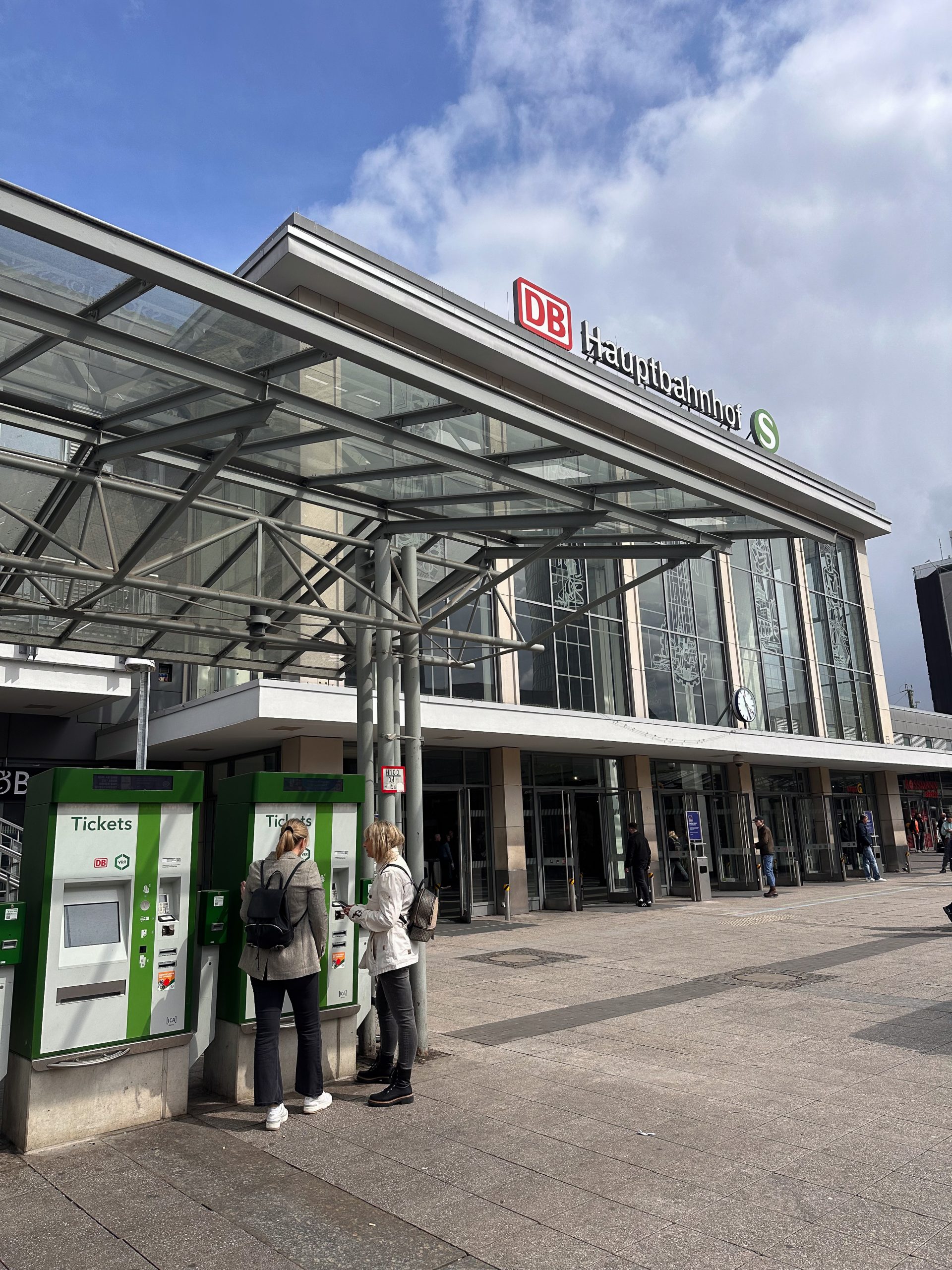 Das Bild zeigt den Hauptbahnhof in Dortmund