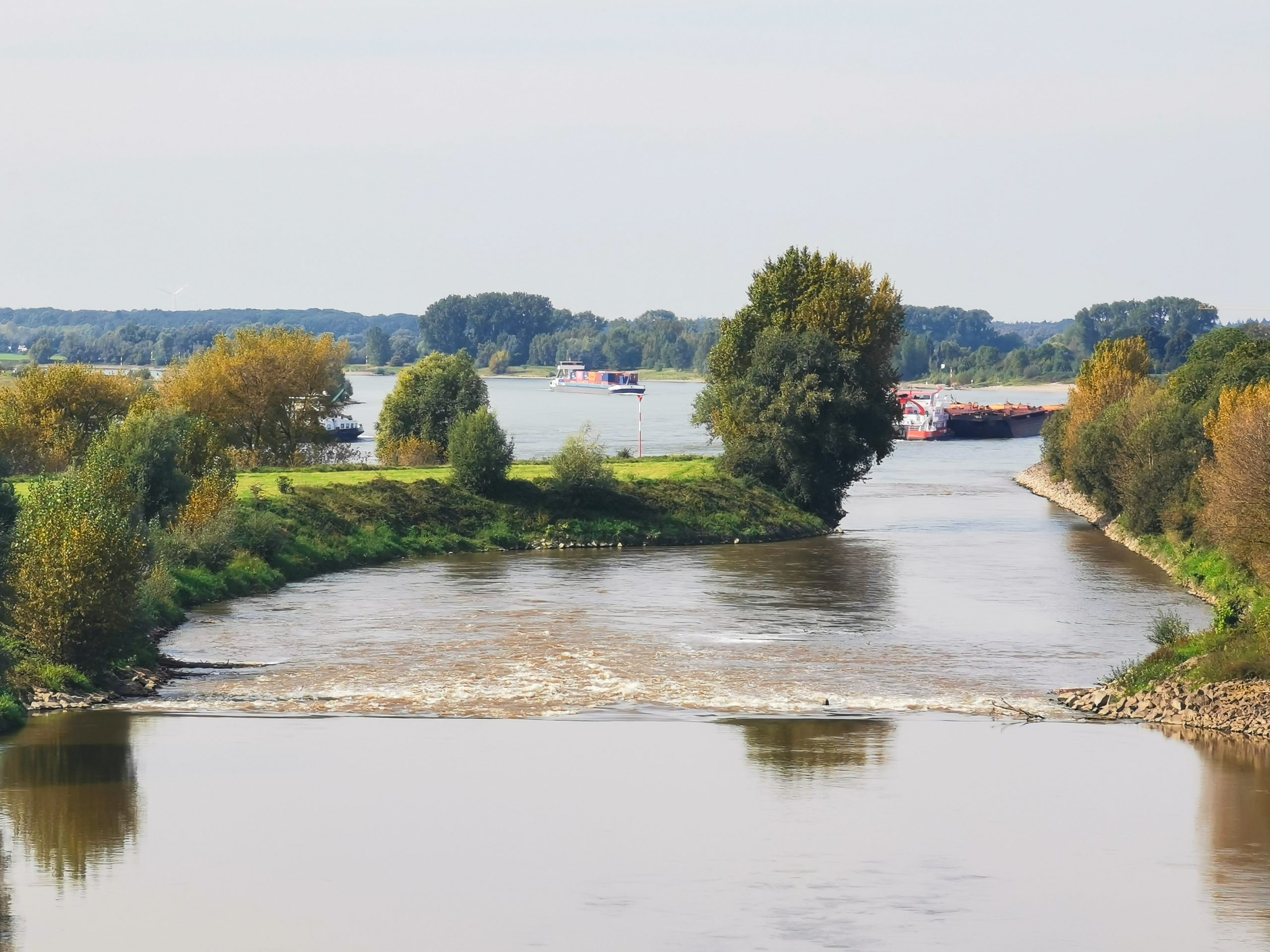 Das Foto zeigt die Lippemündung in den Rhein in Wesel an der Römer-Lippe-Route