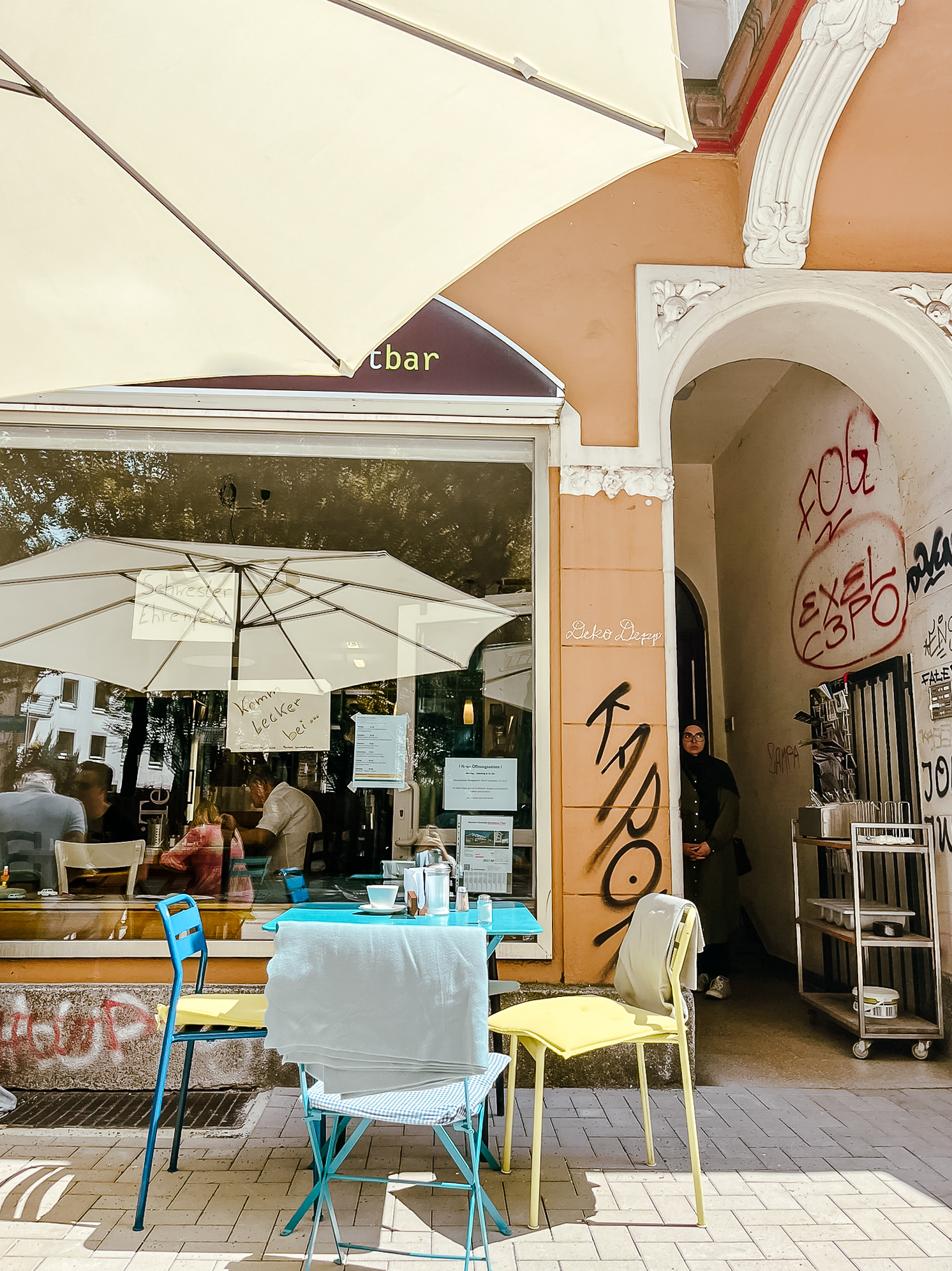 Das Foto zeigt das Café Schwester Ehrenfeld im Szeneviertel Bochum Ehrenfeld