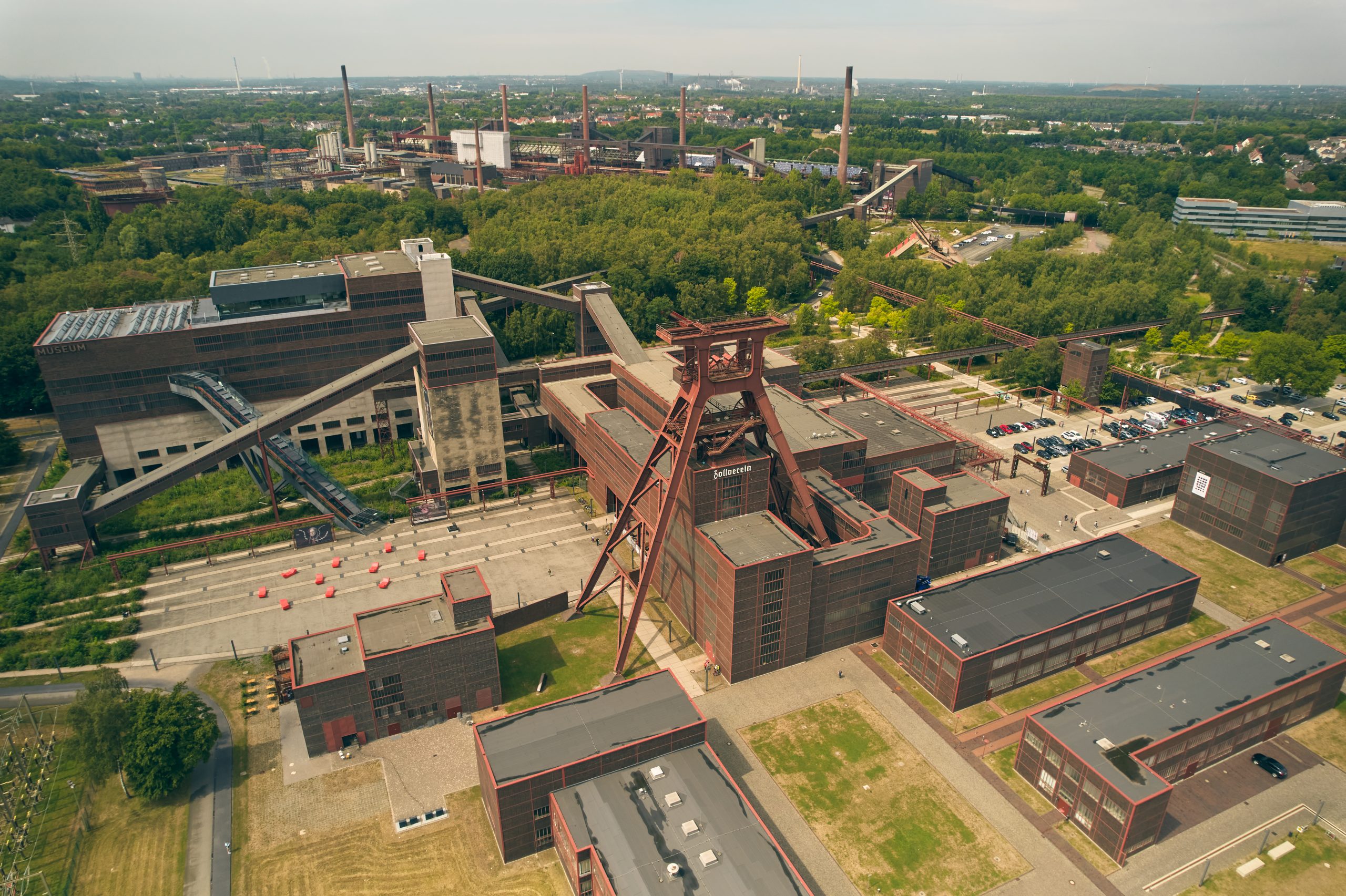 Das Bild zeigt die Zeche Zollverein von oben.