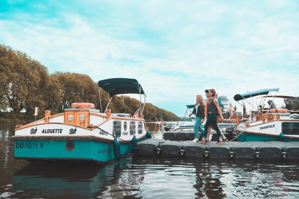 Das Foto zeigt die Hausboote der Grünen Flotte Mülheim an der Ruhr