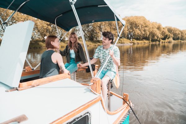 Das Foto zeigt die Hausboote der Grünen Flotte Mülheim an der Ruhr