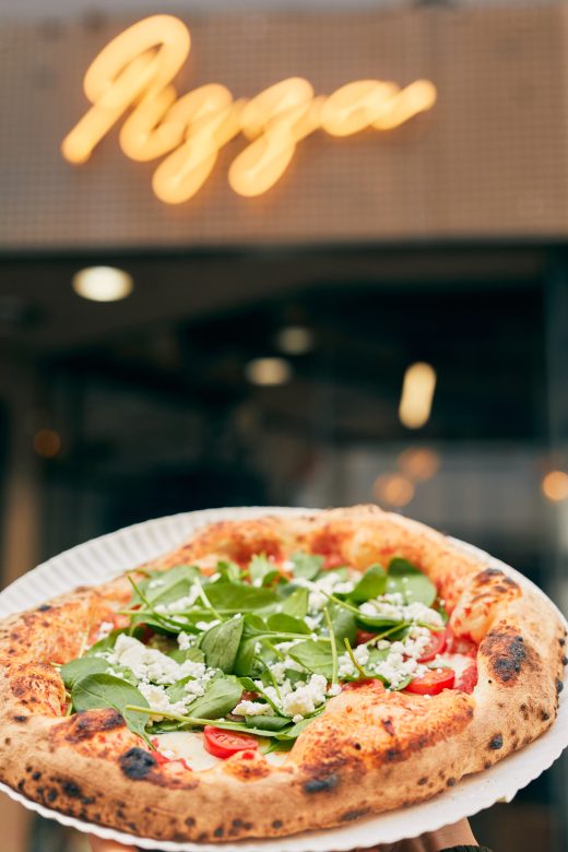 Das Foto zeigt Pizza im Szeneviertel Bochum Ehrenfeld