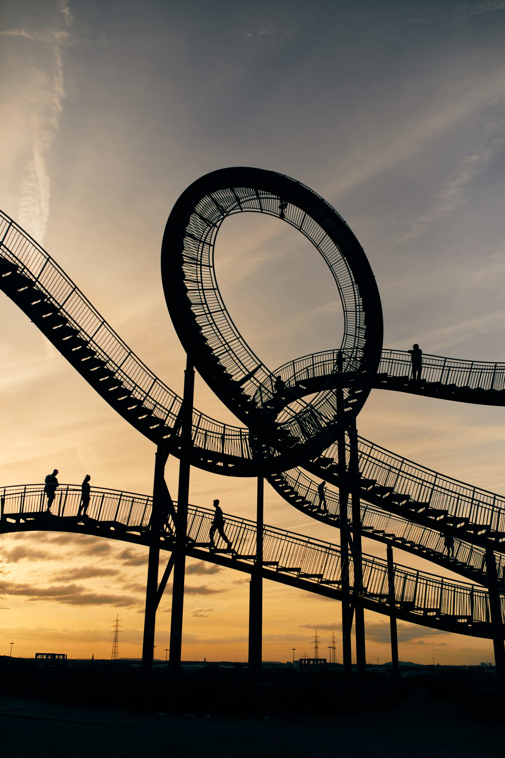 Bild zeigt die Skulptur Tiger & Turtle auf der Halde Rheinpreußen in Duisburg.