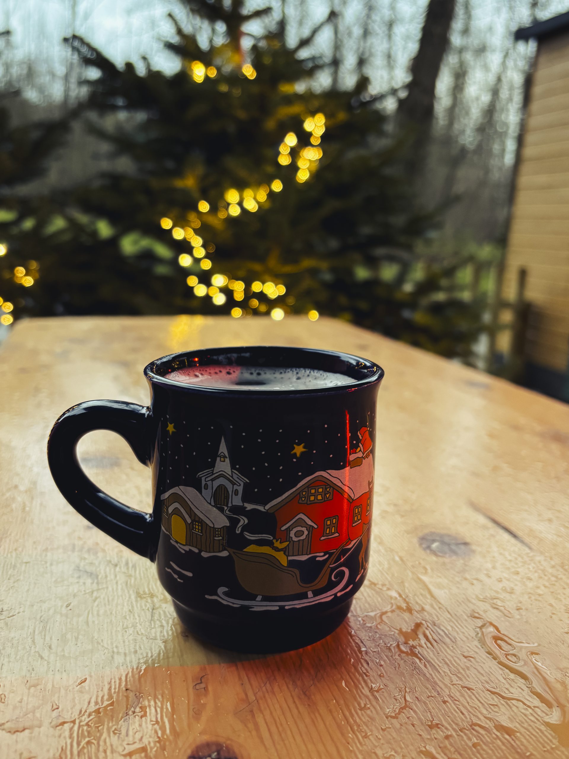 Das Bild zeigt einen Glühwein.