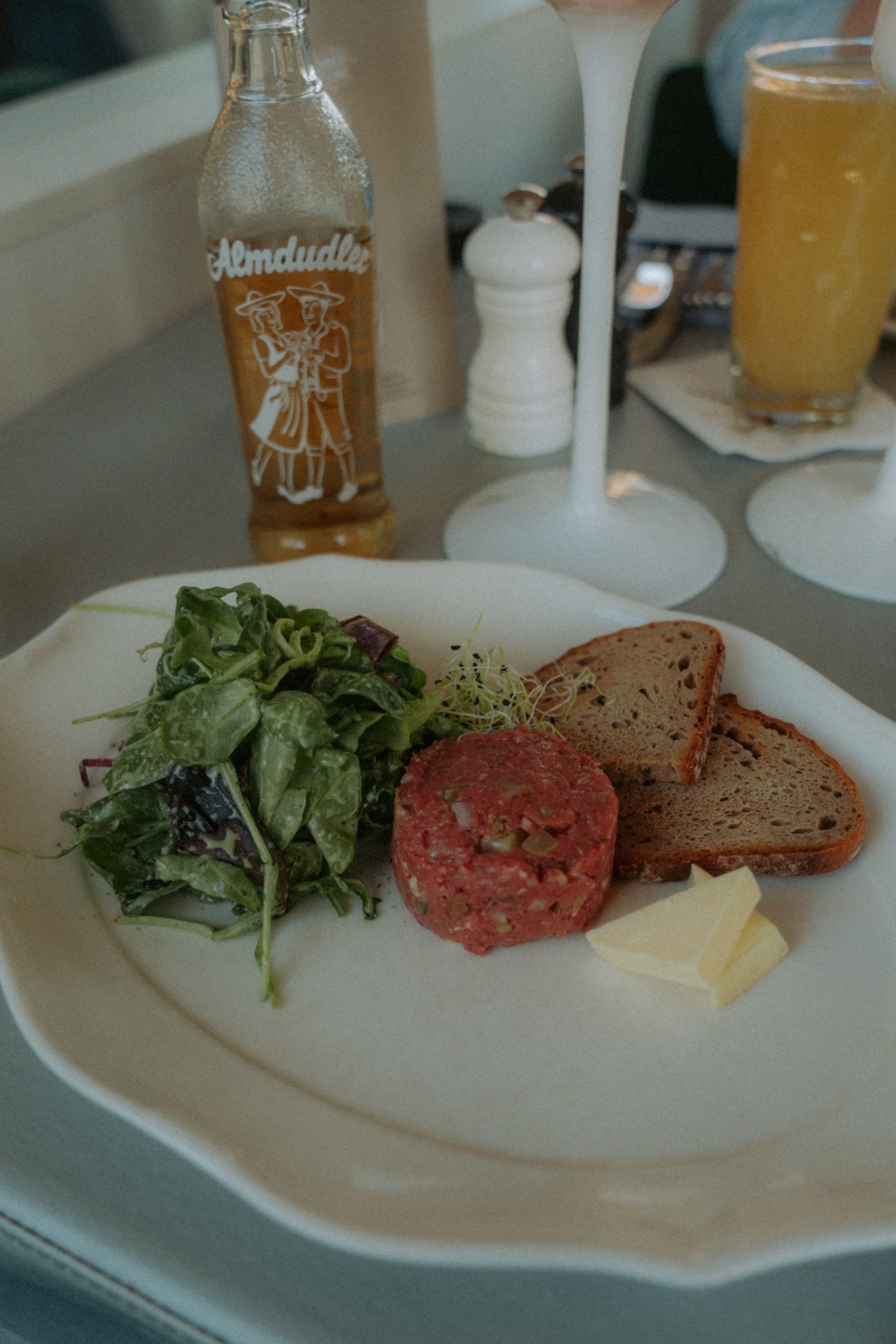 Innenaufnahme vom Essen im Franz Ferdinand Restaurant in Bochum.