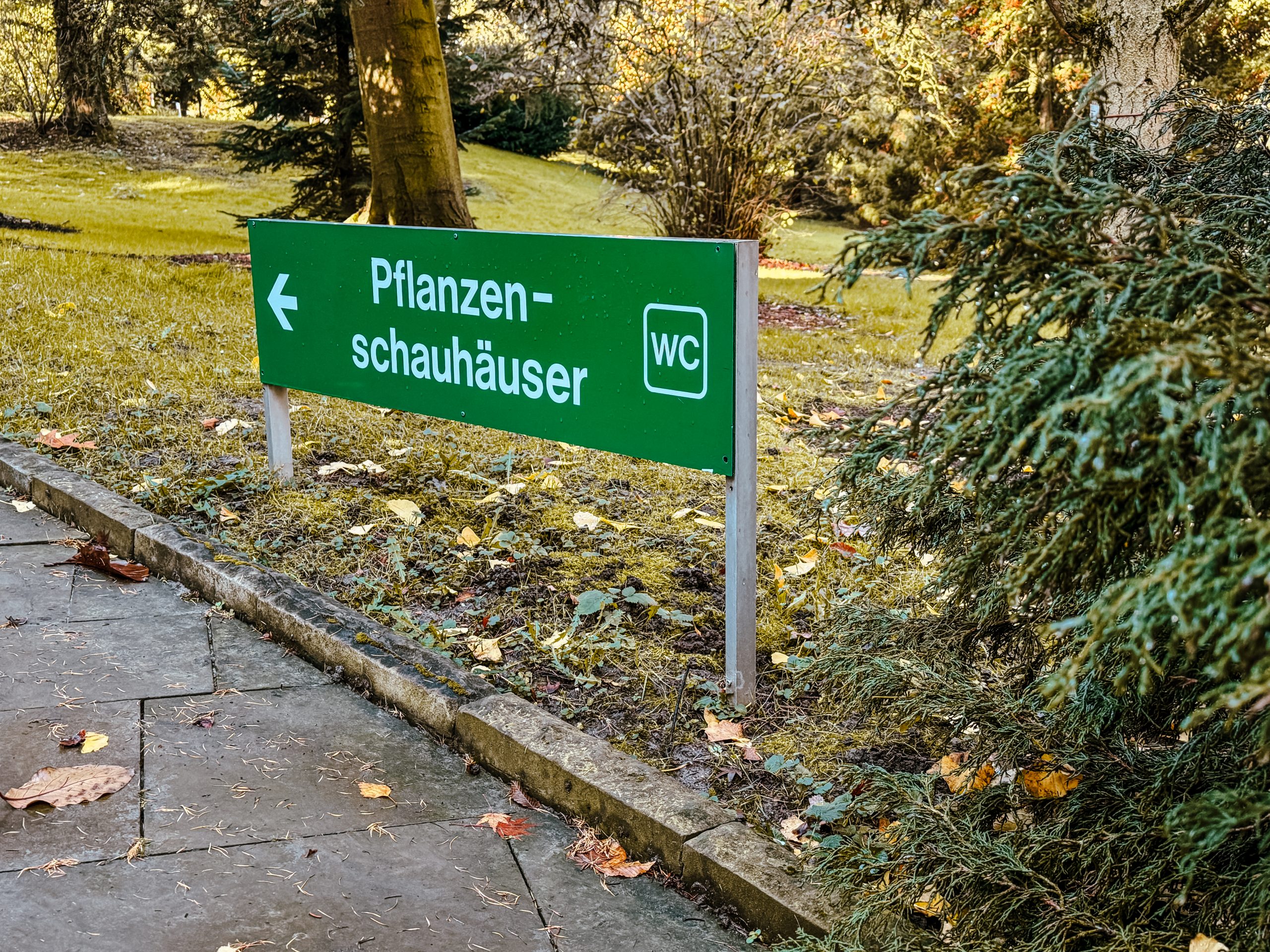 Das Foto zeigt ein Schild im Grugapark in Essen.