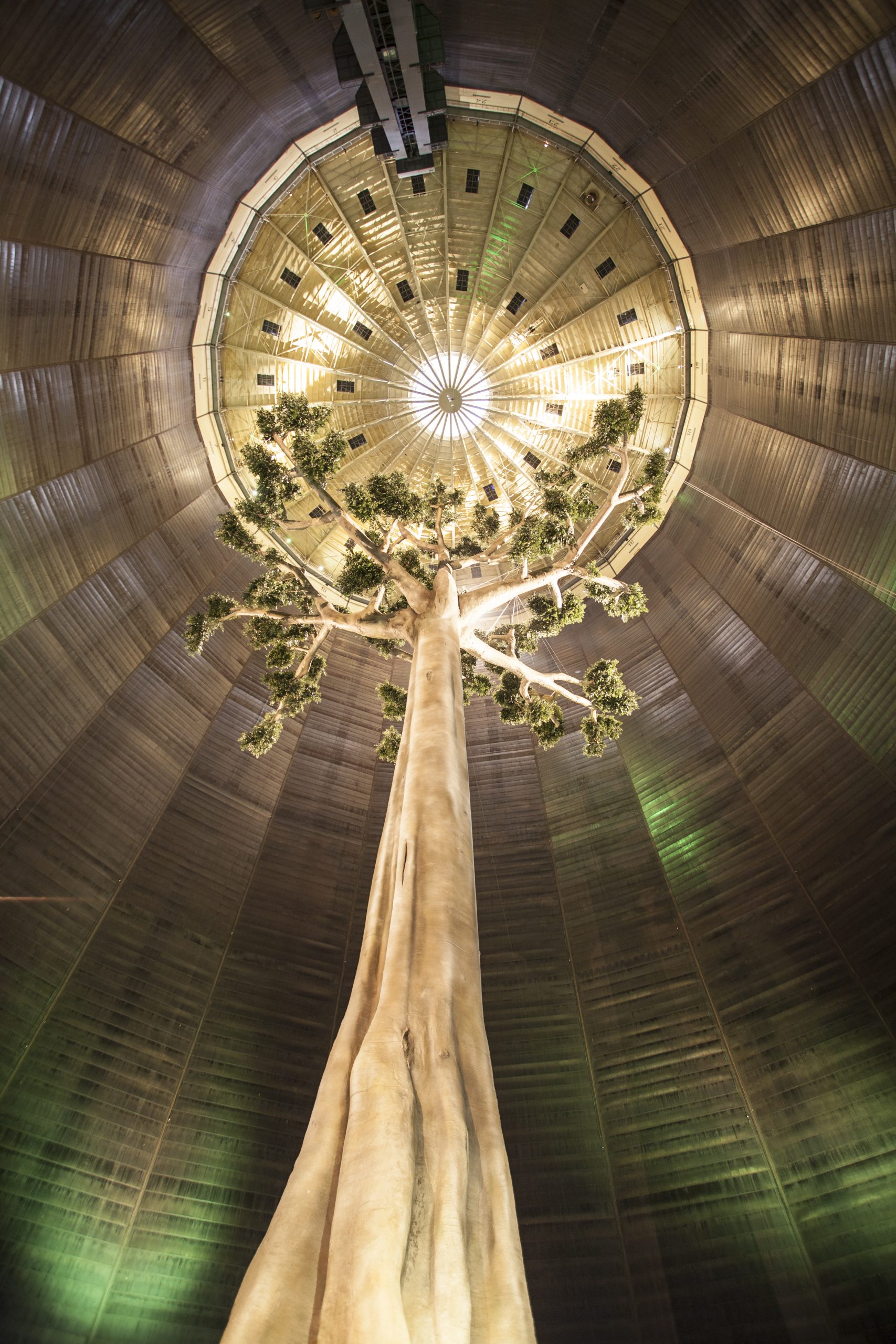 Das Bild zeigt das Gasometer in Oberhausen 2012.