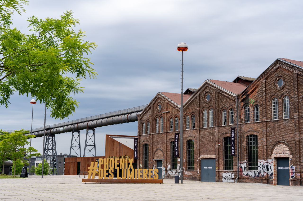 Das Bild zeigt Phoenix des Lumières von außen.